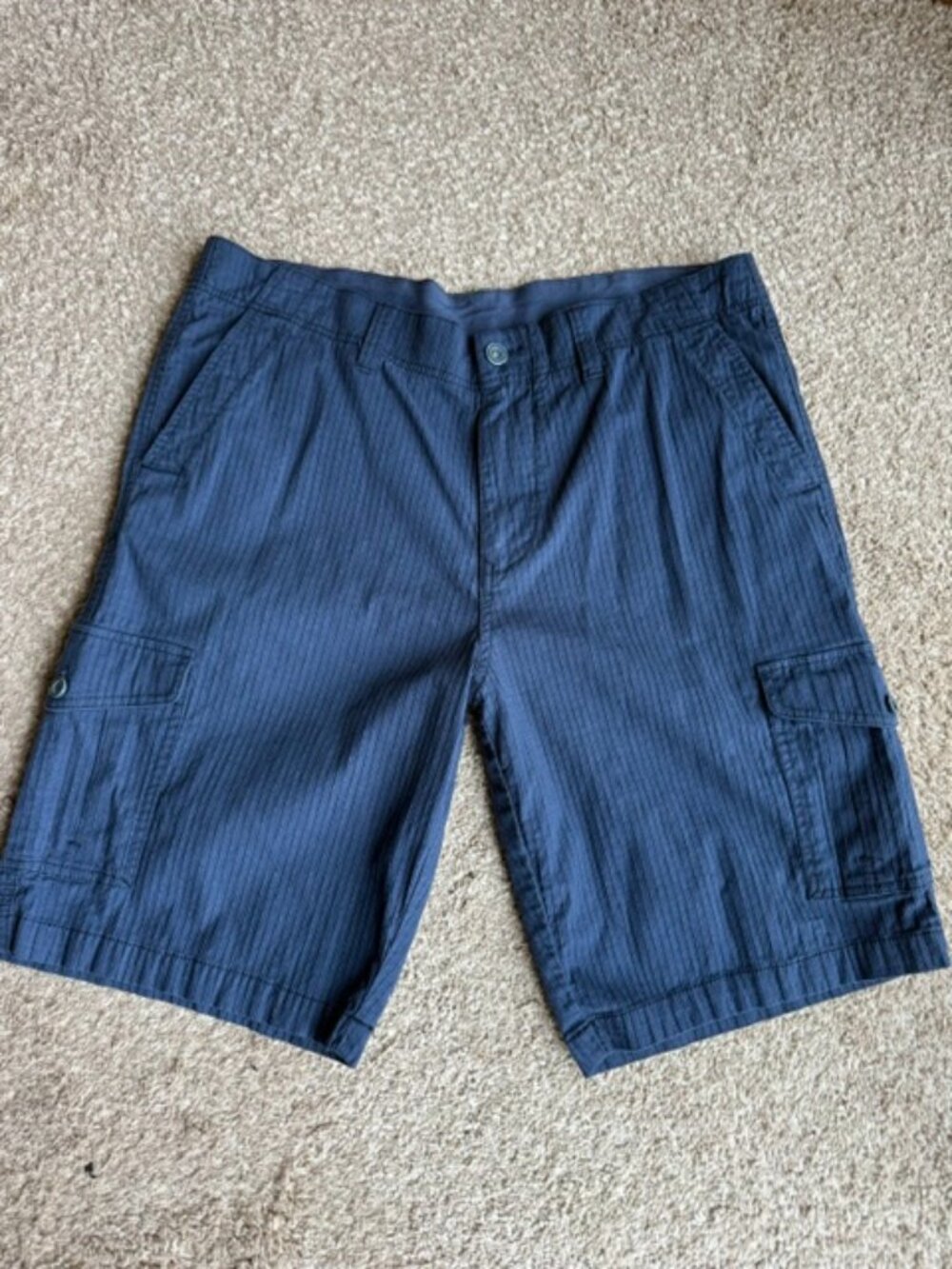 Tommy Bahama Men's Blue Ribbed Cargo Shorts Size 36 in Excellent Condition